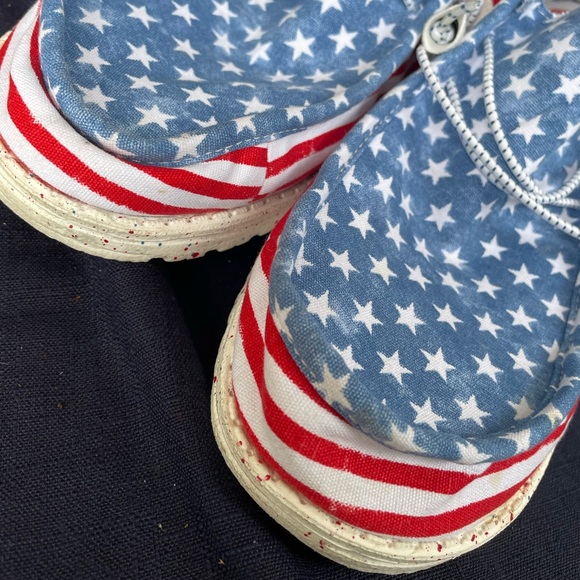 Wally Patriotic Stars and Stripes Hey Dude 13 - Picture 3 of 13